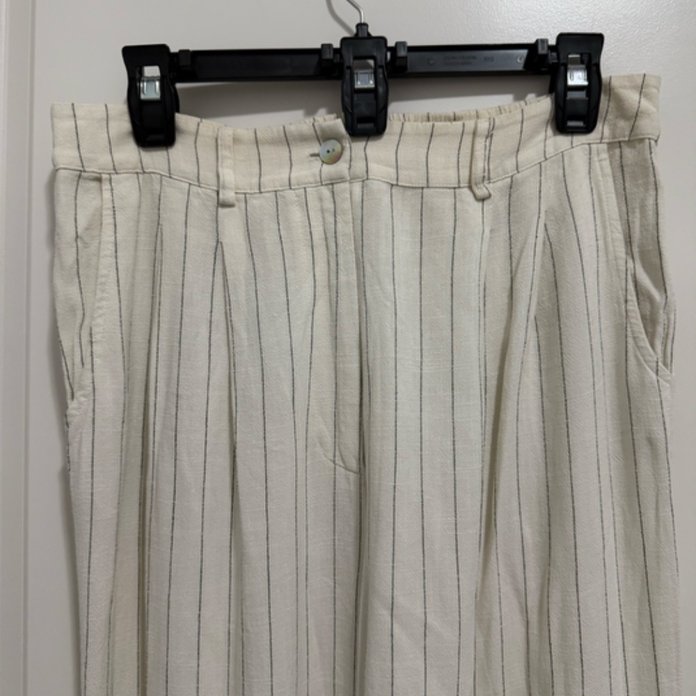 Donni Cream Pinstripe Pleated Trousers – Size 6